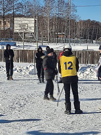 Турнир по хоккею на валенках.